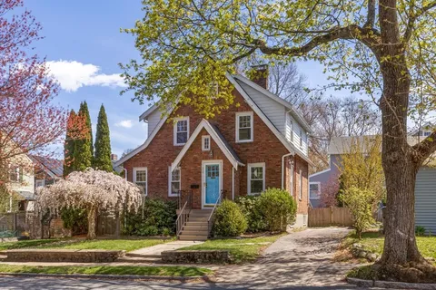 $995,000 | 220 Hillside Avenue, Arlington, MA 02476