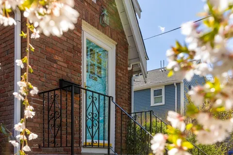 $995,000 | 220 Hillside Avenue, Arlington, MA 02476