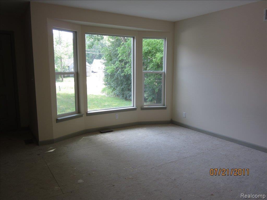 6962 Ball Road Romulus, MI 48174 - Photo 10 of 13 living rm