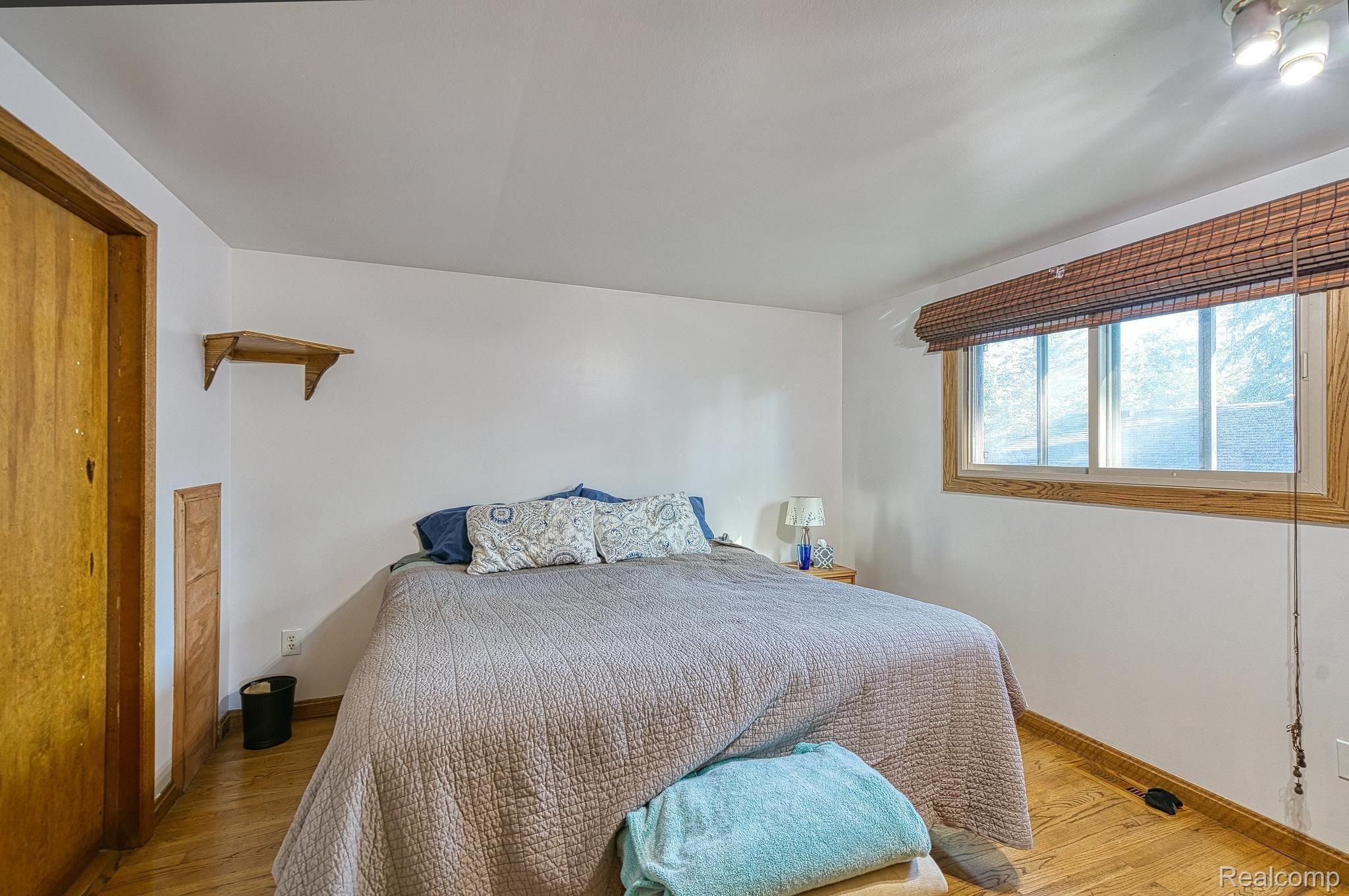 6979 Hatchery Road Waterford, MI 48327 - Photo 14 of 32 Bedroom 1