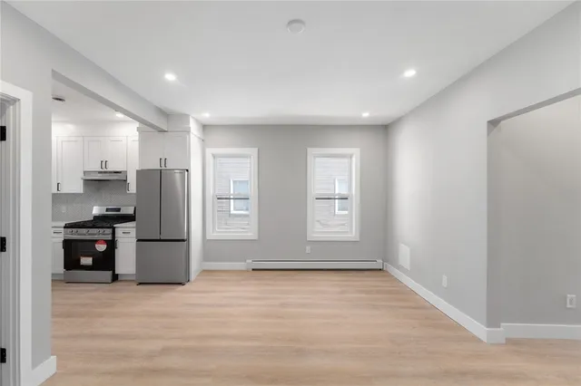 $1,600 | 735 Broadway, Unit 2R, Pawtucket, RI 02861