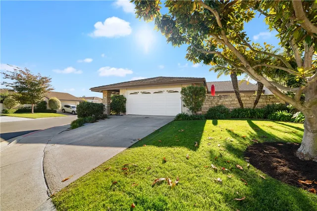 $2,999,000 | 11 Jetty Drive, Corona del Mar, CA 92625