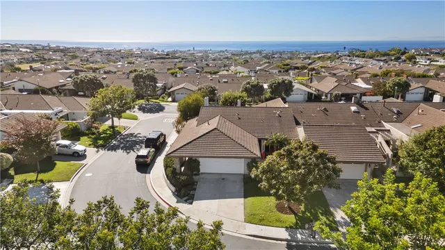 $2,999,000 | 11 Jetty Drive, Corona del Mar, CA 92625
