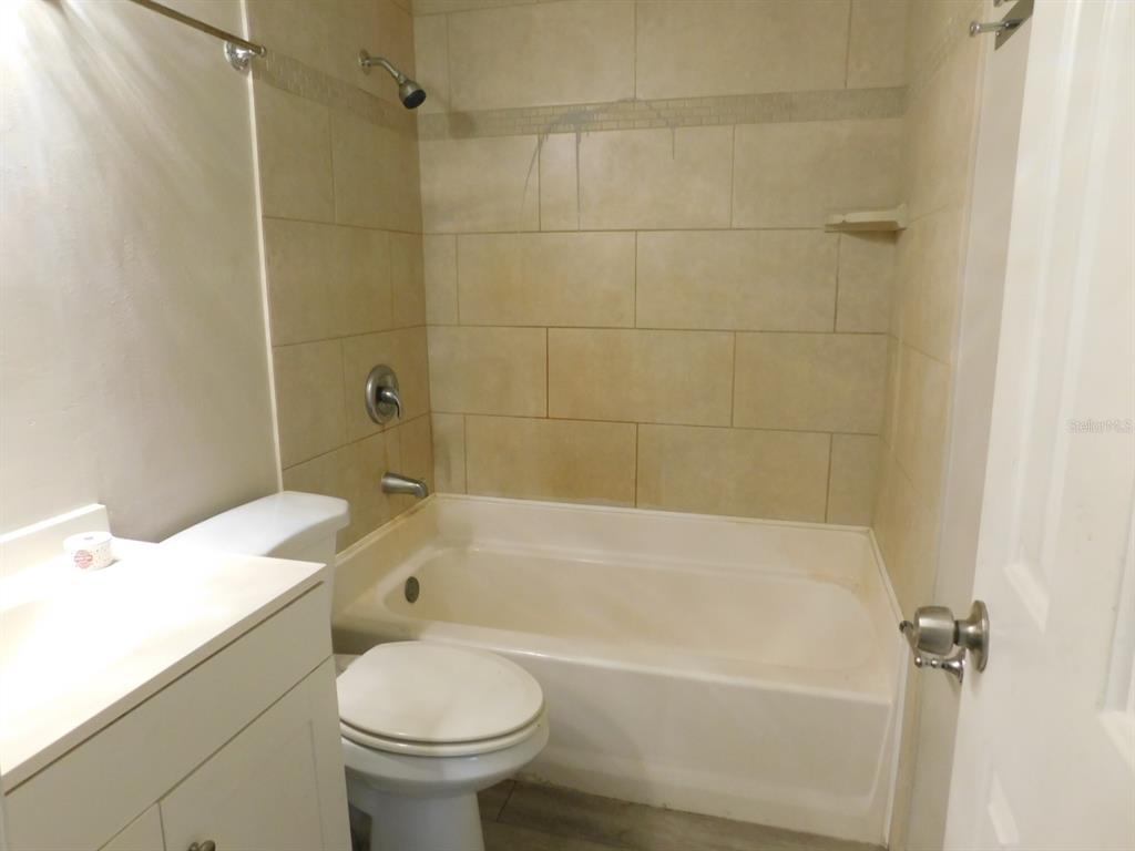 4721 Pompano Road Venice, FL 34293 - Photo 4 of 13 a bathroom with a sink a toilet and a bathtub