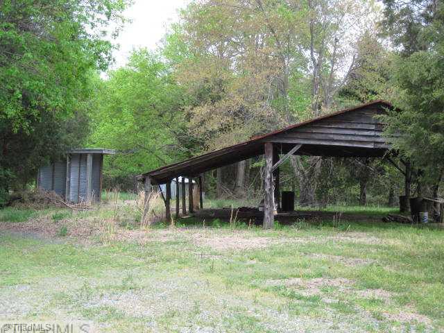1644 Estes Ruffin, NC 27326 - Photo 5 of 11 Stable/Barn.