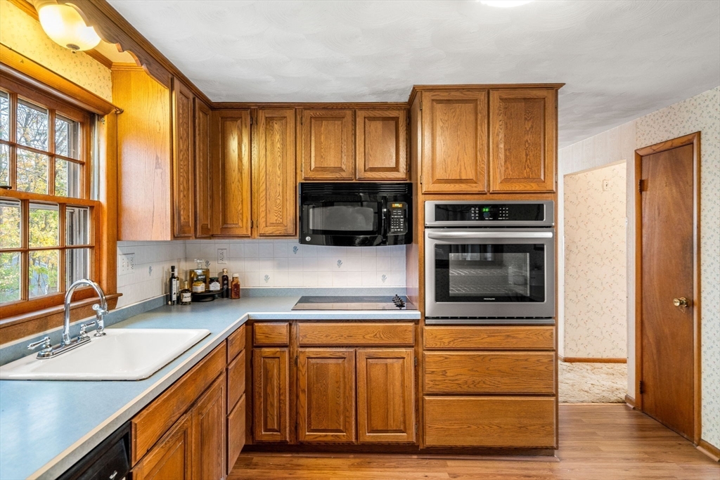 238 Fox Hill Road Burlington, MA 01803 - Photo 12 of 41 Gallery Image 12