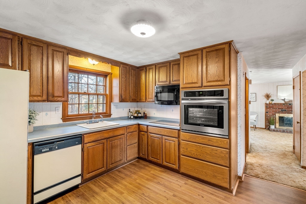 238 Fox Hill Road Burlington, MA 01803 - Photo 13 of 41 Gallery Image 13