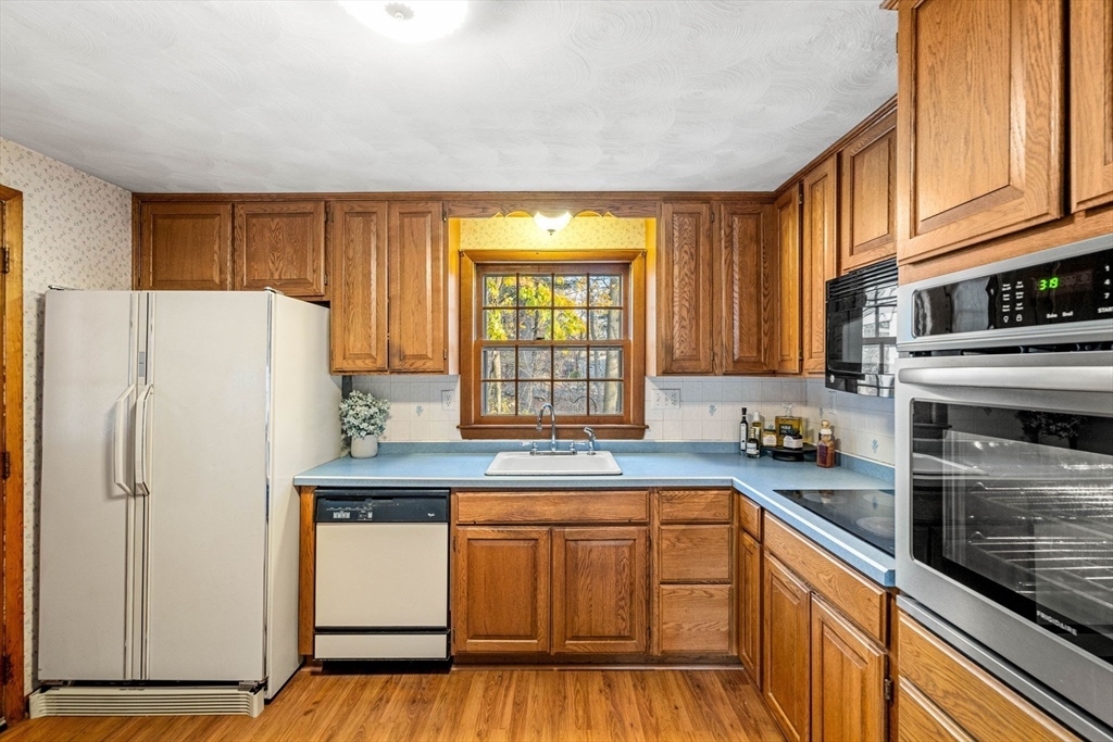 238 Fox Hill Road Burlington, MA 01803 - Photo 14 of 41 Gallery Image 14
