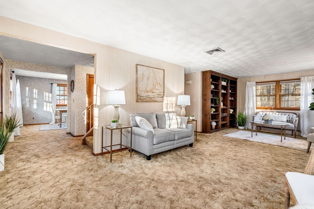 238 Fox Hill Road Burlington, MA 01803 - Photo 10 of 41 Gallery Image 10