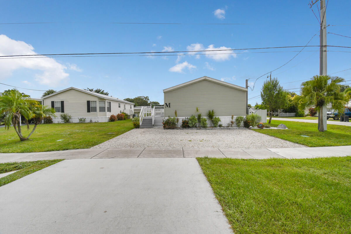1905 Southwest Locks Road Stuart, FL 34997 - Photo 1 of 32 DSC_6222
