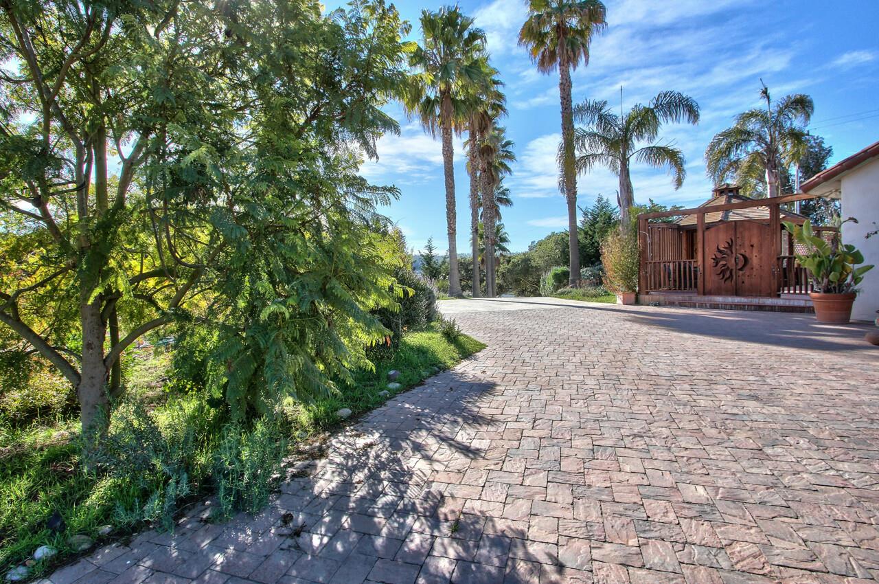 545 Pini Road Watsonville, CA 95076 - Photo 17 of 18 a pathway of a yard