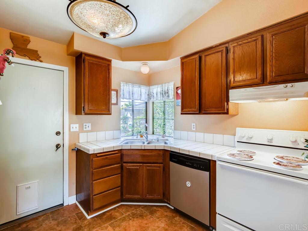 1296 Longfellow Road Vista, CA 92081 - Photo 5 of 11