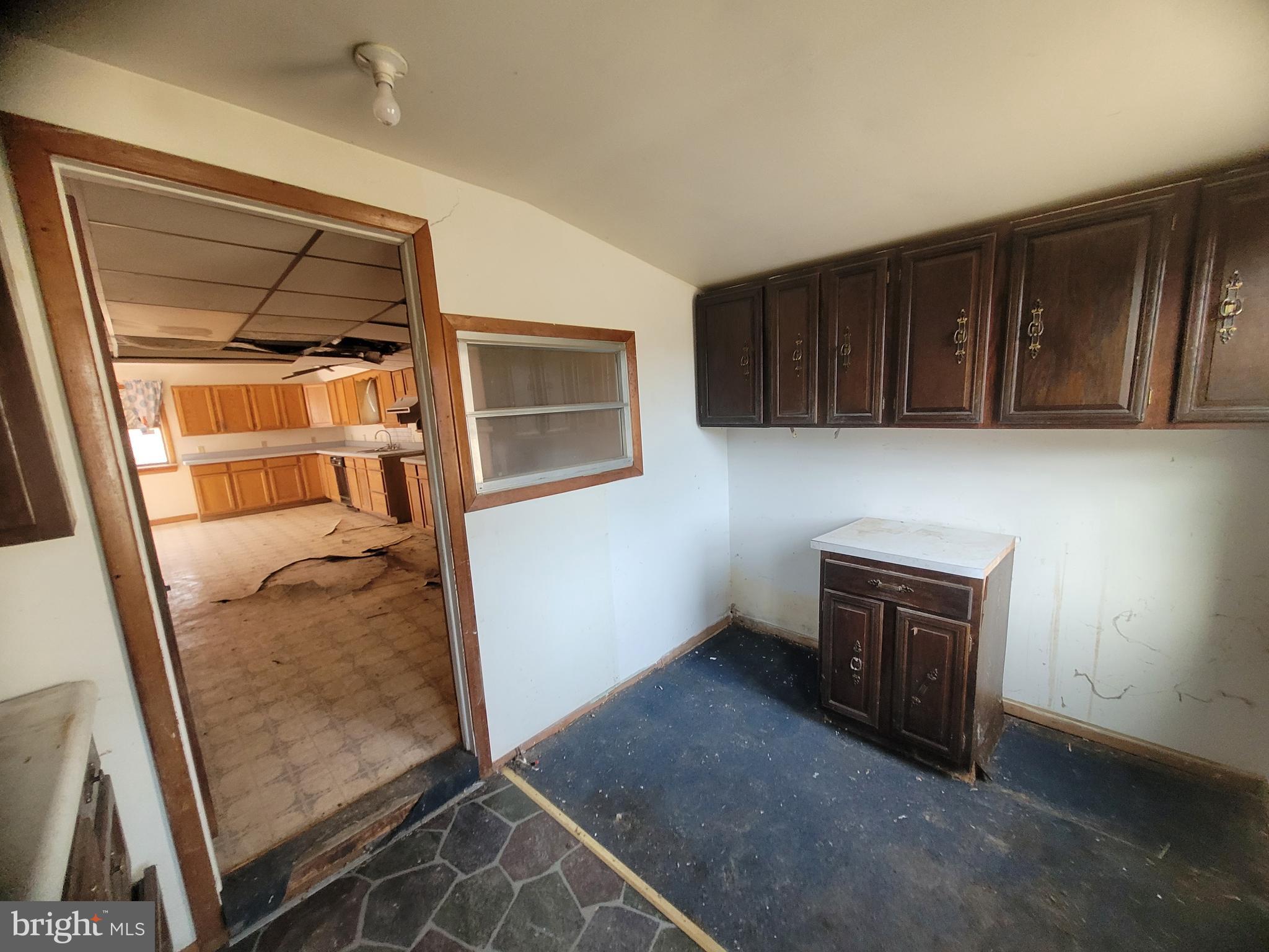 9492 Cumberland Road Springfield, WV 26763 - Photo 8 of 33