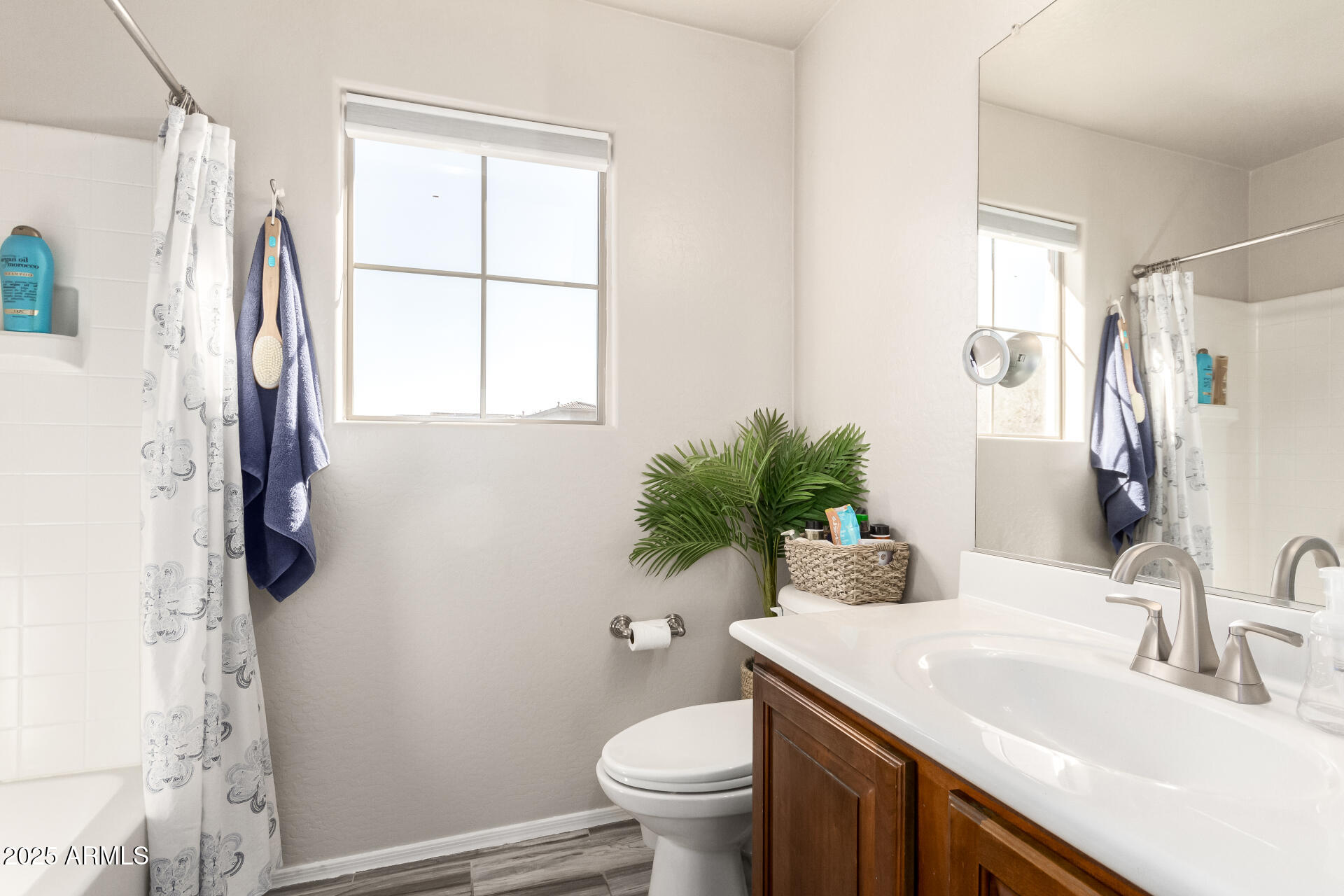 2645 West Florentine Road Phoenix, AZ 85086 - Photo 27 of 41 Guest Bathroom