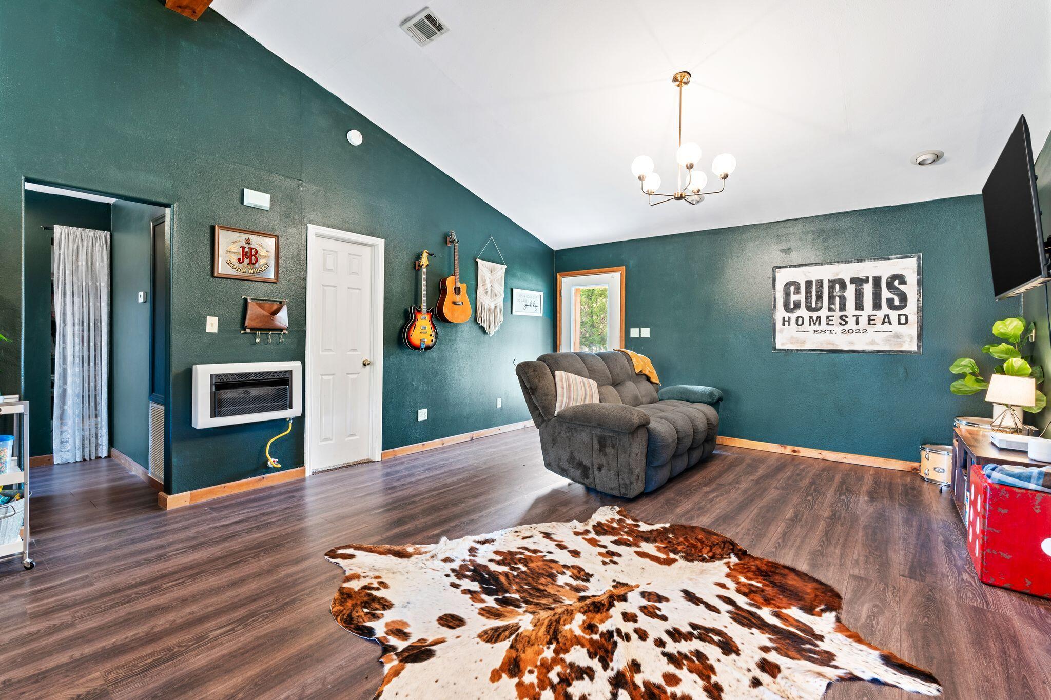 845 Williams Road DeFuniak Springs, FL 32433 - Photo 5 of 24 a living room with furniture and a wooden floor