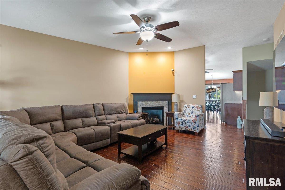 4810 Chestnut Drive Springfield, IL 62711 - Photo 4 of 36