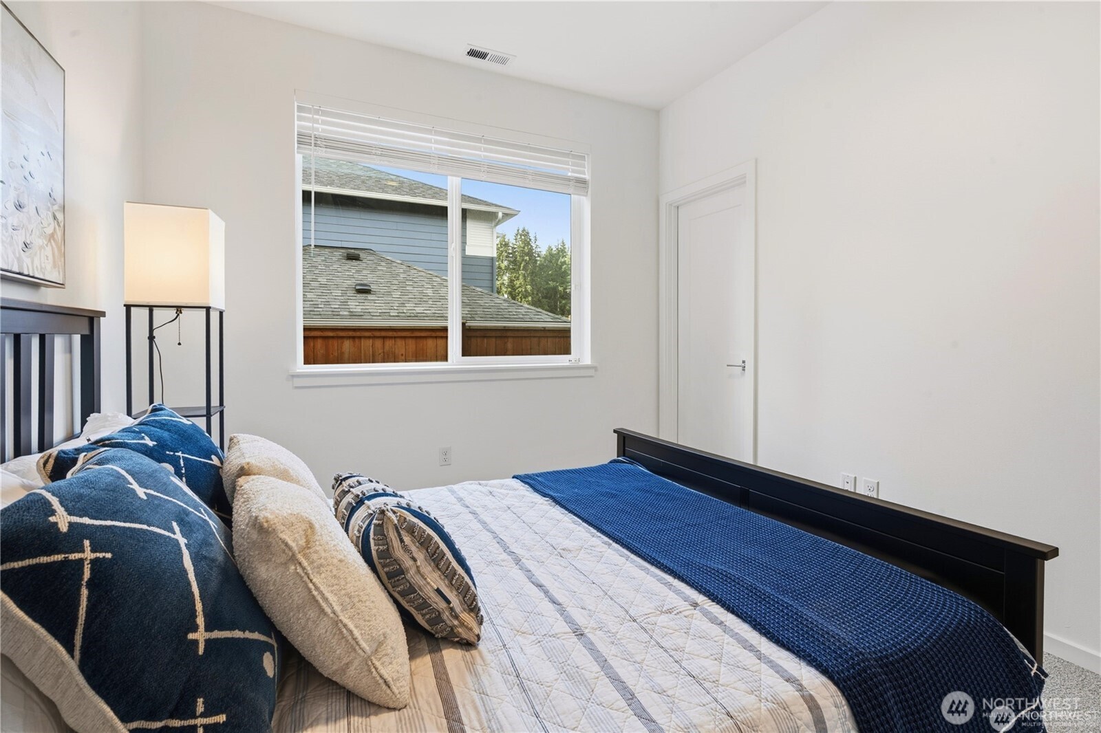 6563 Southeast 8th Street Renton, WA 98059 - Photo 8 of 40