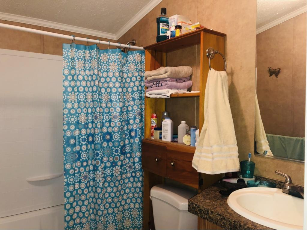 108 Whaley Town Road Butler, TN 37640 - Photo 18 of 28 Main Bathroom 112