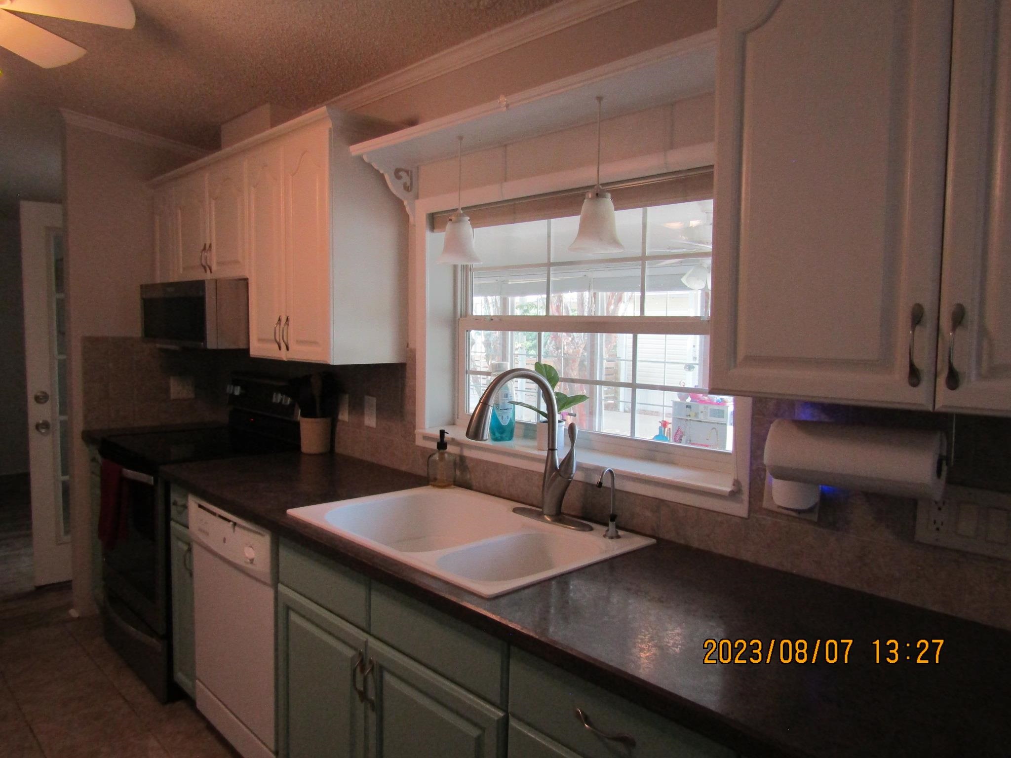 1864 Princess Lane Lillian, AL 36549 - Photo 10 of 57 Kitchen