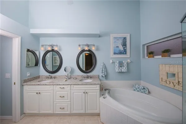 $4,140 | 5330 Hyland Hills Avenue, Unit 2321, Sarasota, FL 34241