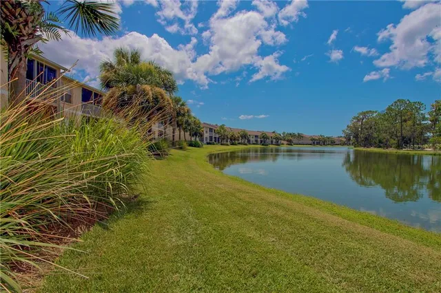 $4,140 | 5330 Hyland Hills Avenue, Unit 2321, Sarasota, FL 34241