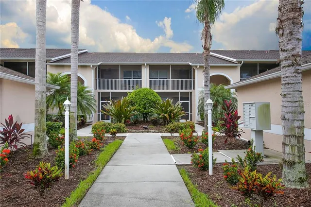 $4,140 | 5330 Hyland Hills Avenue, Unit 2321, Sarasota, FL 34241