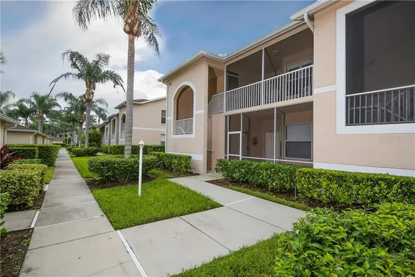 $4,140 | 5330 Hyland Hills Avenue, Unit 2321, Sarasota, FL 34241