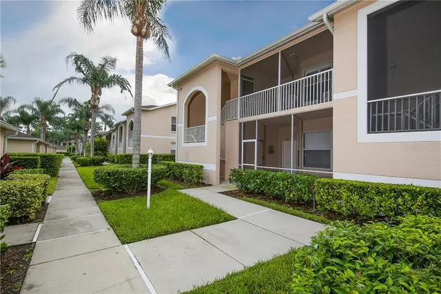 $4,140 | 5330 Hyland Hills Avenue, Unit 2321, Sarasota, FL 34241