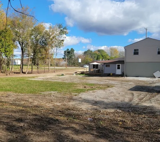 a view of a house with a backyard