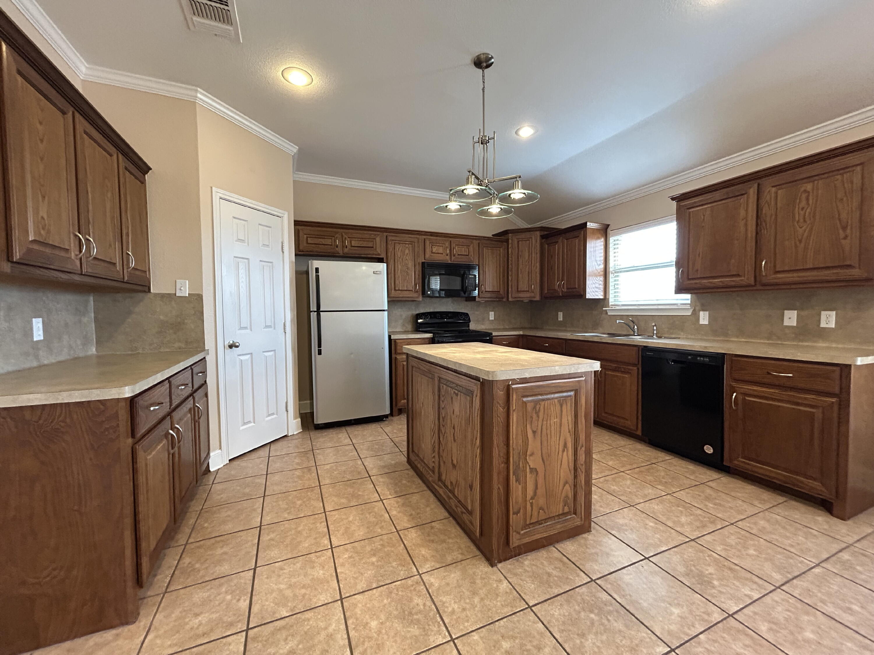 5217 Harvard Street Lubbock, TX 79416 - Photo 4 of 15 IMG_5892