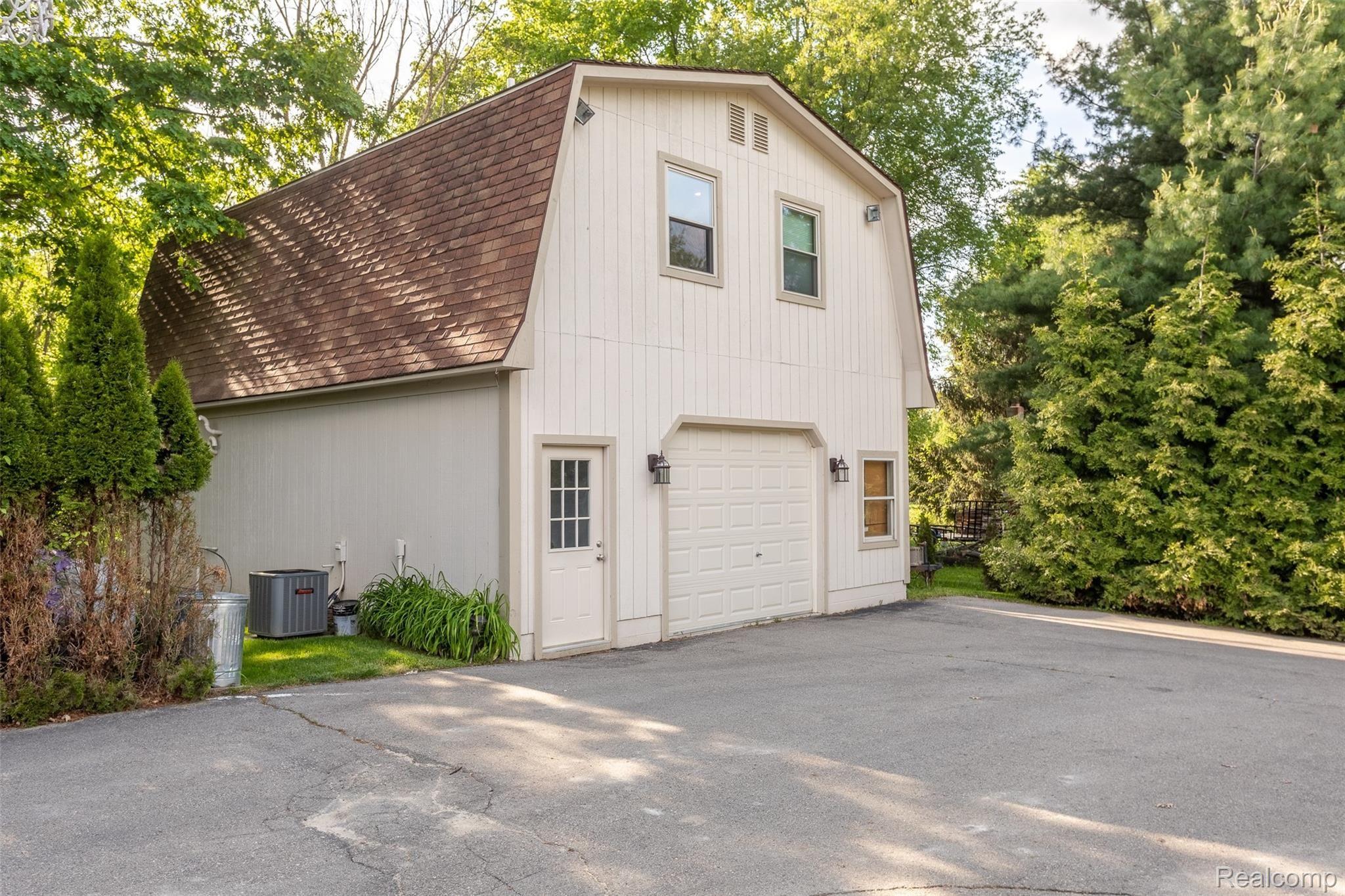905 Gulley Road Howell, MI 48843 - Photo 2 of 52 24 x 36 2-story out building