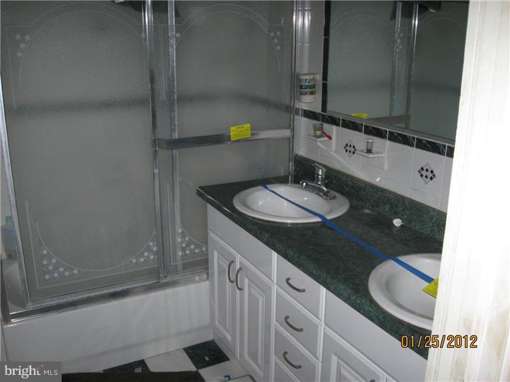 218 Wiltshire Road Upper Darby, PA 19082 - Photo 3 of 6