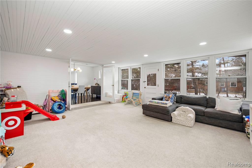 2530 Worcester Road West Bloomfield, MI 48323 - Photo 21 of 47 Gallery Image 21