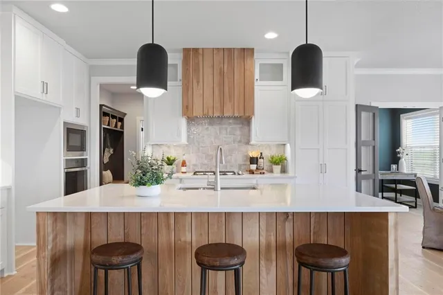 $682,175 | 1516 Northwest 106th Street, Kansas City, MO 64155