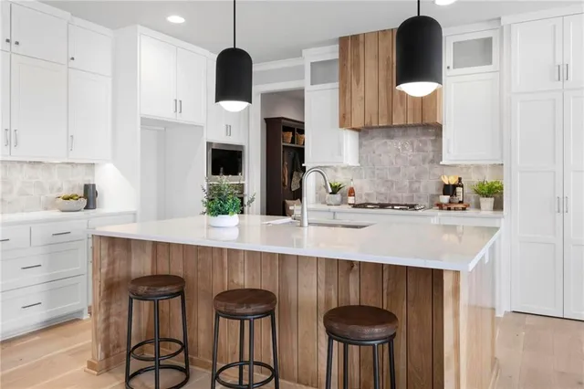 $682,175 | 1516 Northwest 106th Street, Kansas City, MO 64155