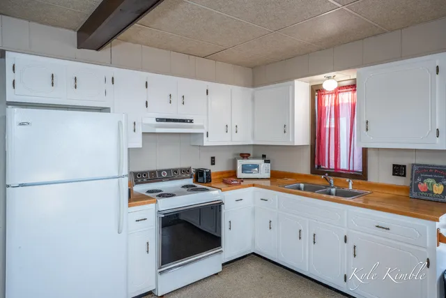 $1,300,000 | 104 West Houghton Lake Drive, Prudenville, MI 48651