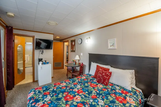 $1,300,000 | 104 West Houghton Lake Drive, Prudenville, MI 48651