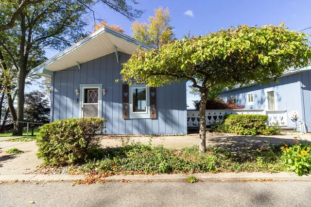 $1,300,000 | 104 West Houghton Lake Drive, Prudenville, MI 48651