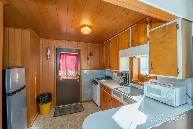 $1,300,000 | 104 West Houghton Lake Drive, Prudenville, MI 48651