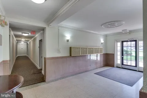 $290,000 | 906 South Washington Street, Unit 307, Alexandria, VA 22314