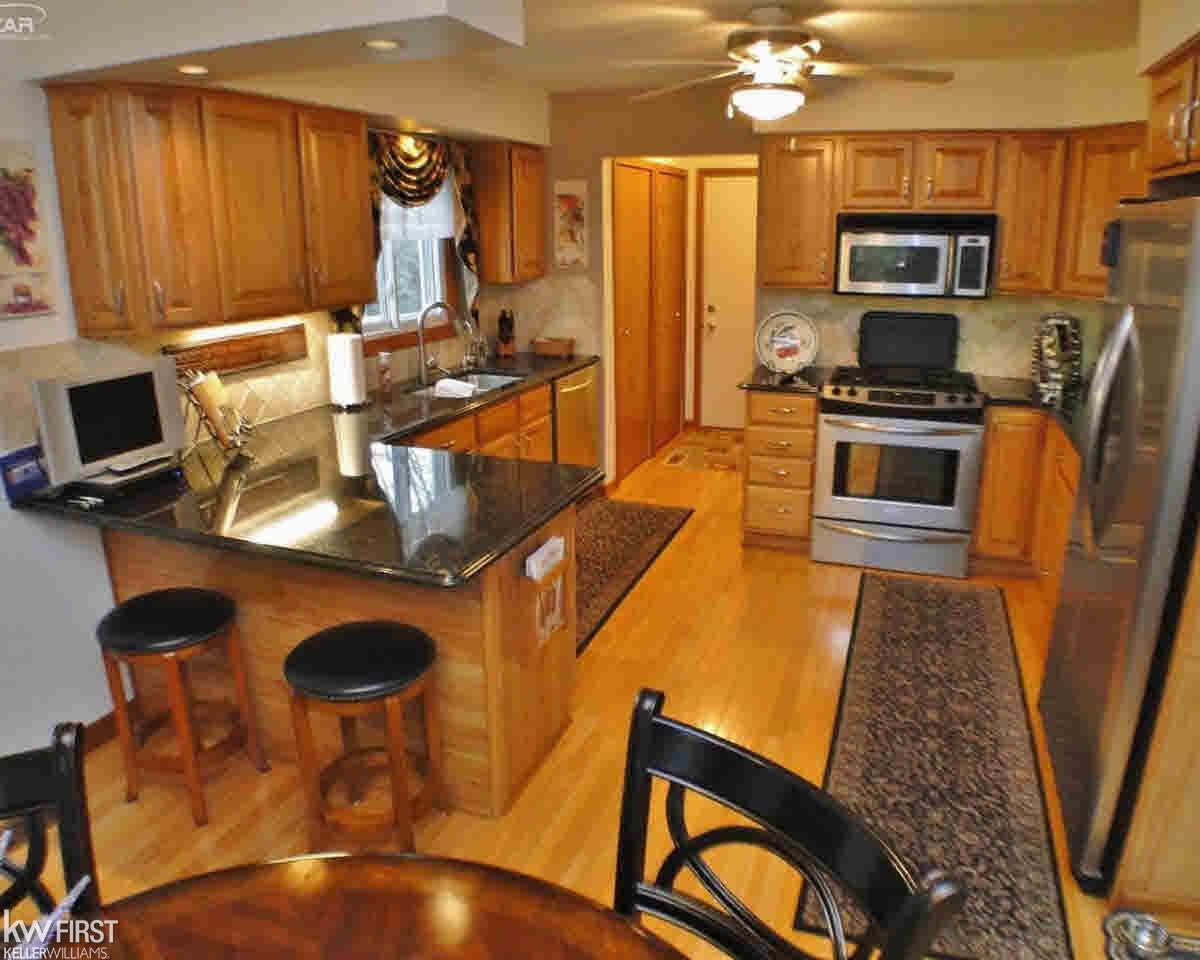 6465 Hartland Road Fenton, MI 48430 - Photo 13 of 41 21269352-12.JPG