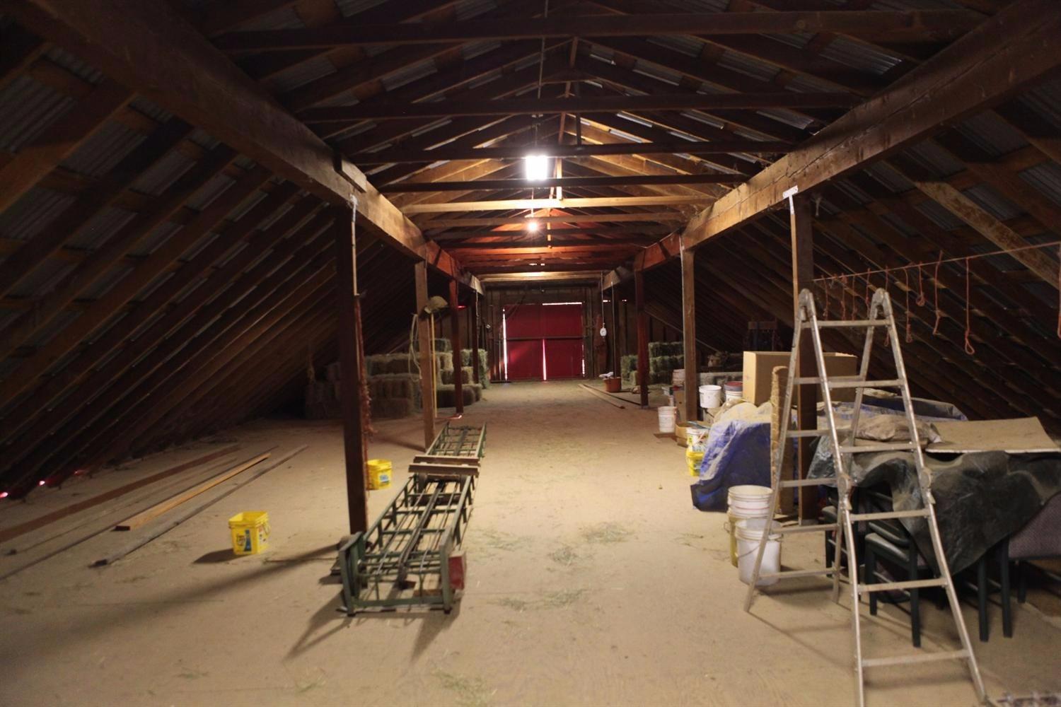 359 Old Stage Rd Road Wolf Creek, OR 97497 - Photo 14 of 35 Barn Loft