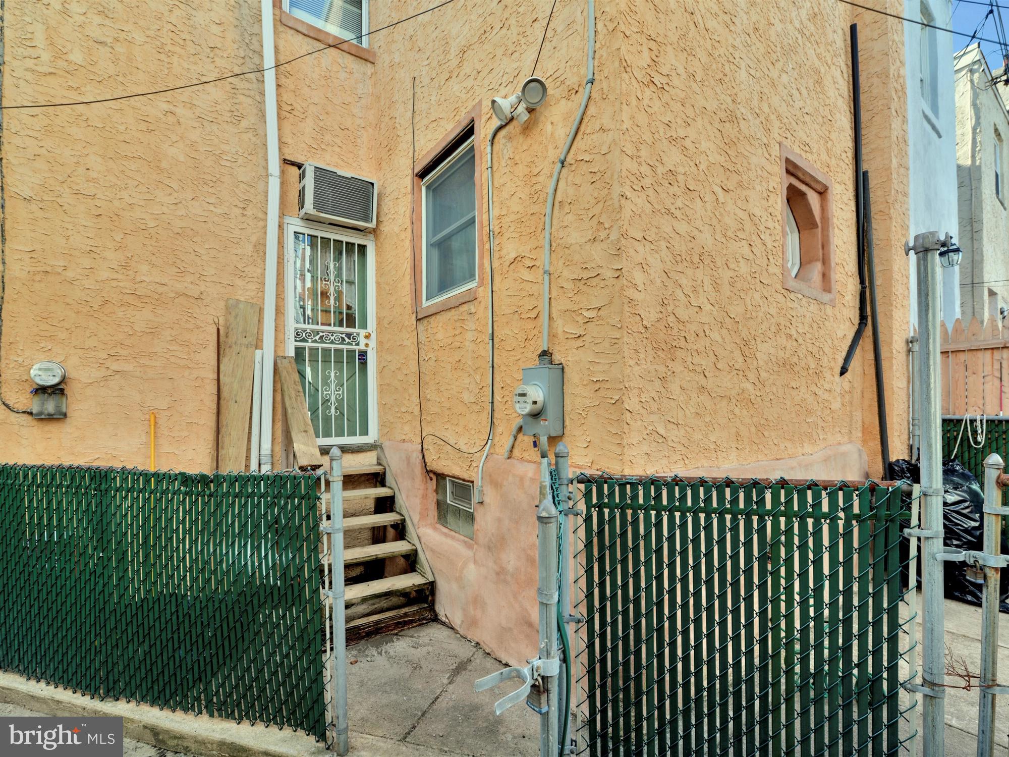 1711 Stocker Street Philadelphia, PA 19145 - Photo 15 of 17 Private patio enclosed