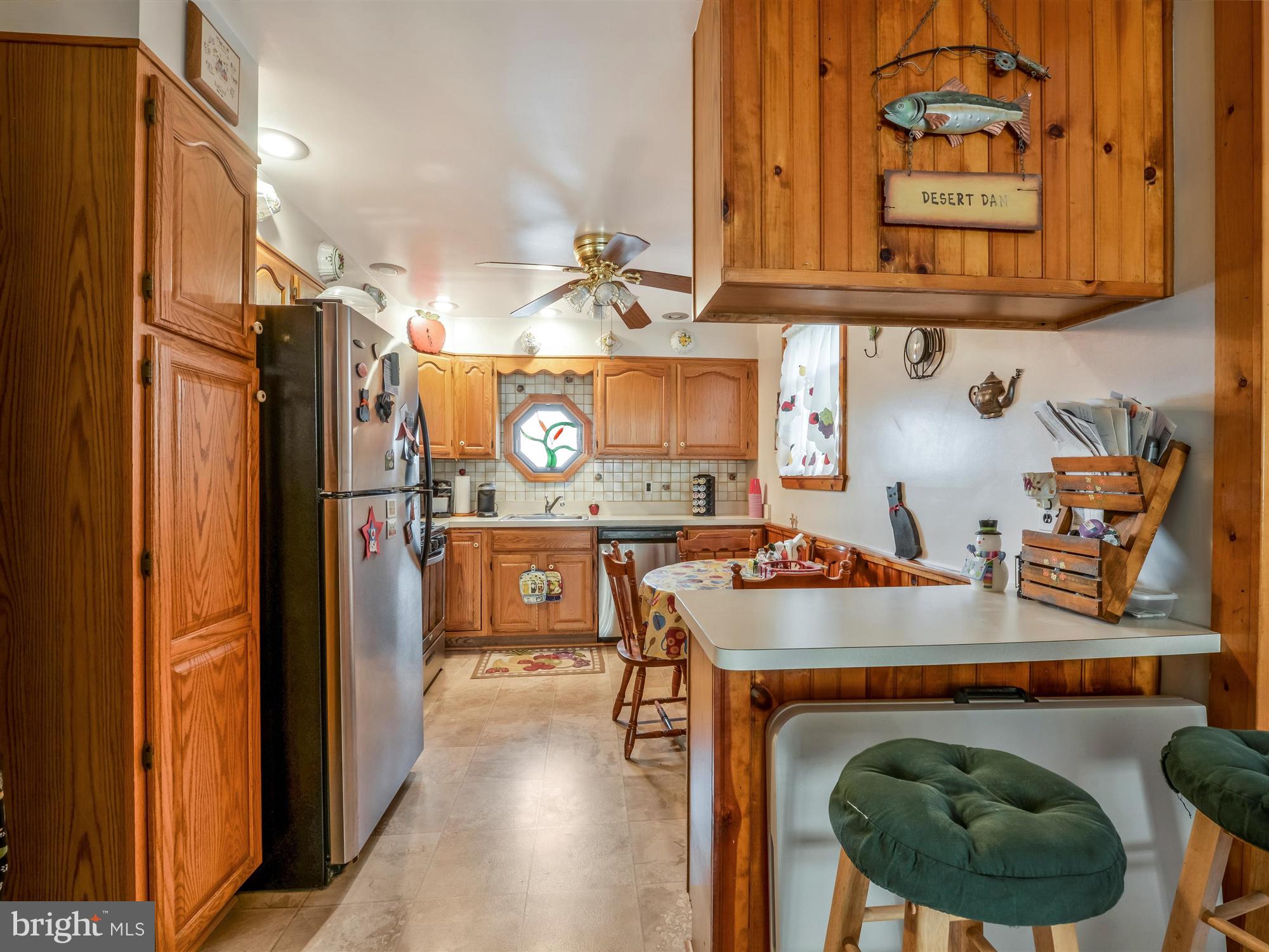 1711 Stocker Street Philadelphia, PA 19145 - Photo 6 of 17 Kitchen with built-ins