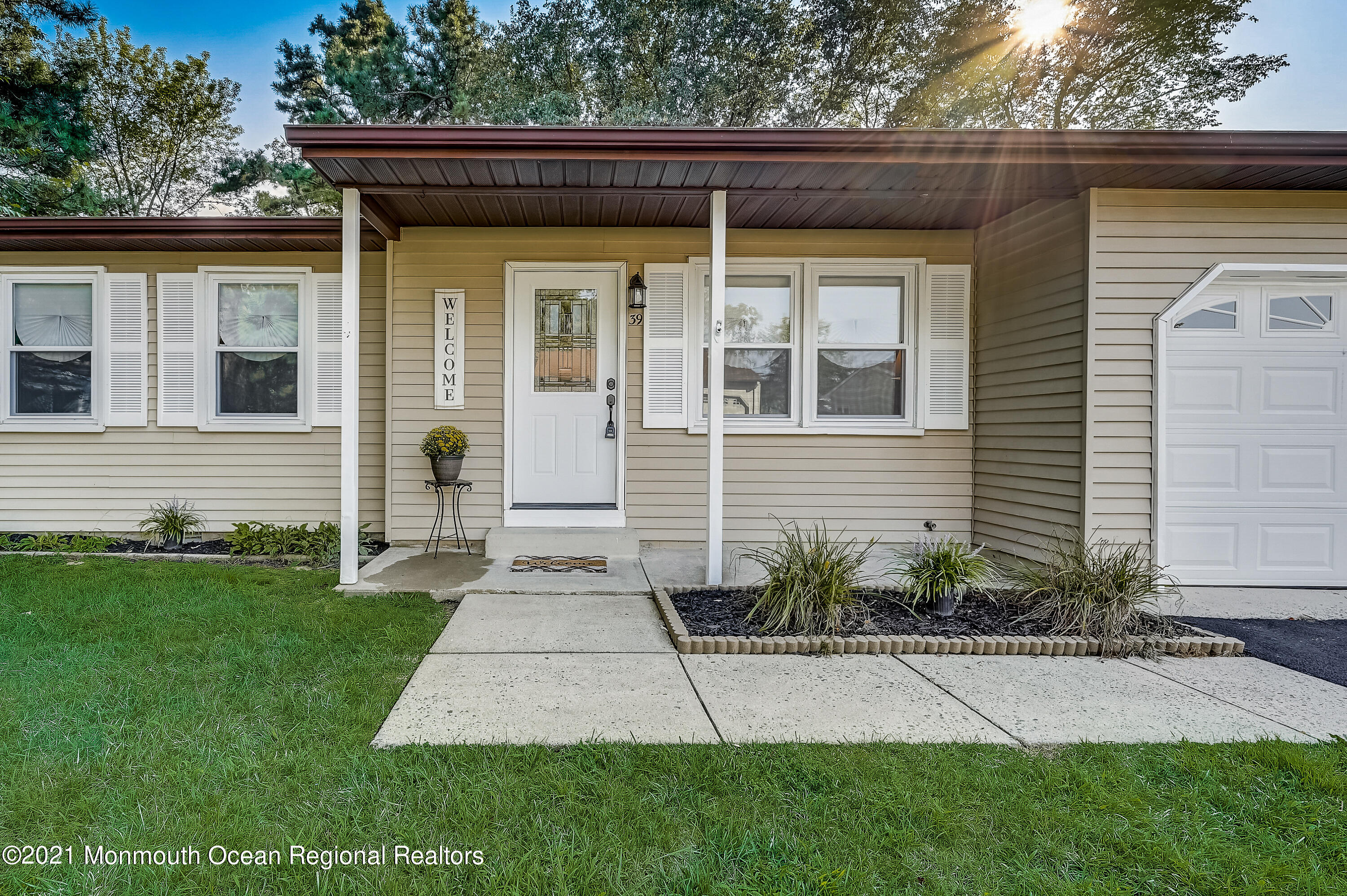 39 Hartford Road Whiting, NJ 08759 - Photo 2 of 55 06-Hartford Rd-006