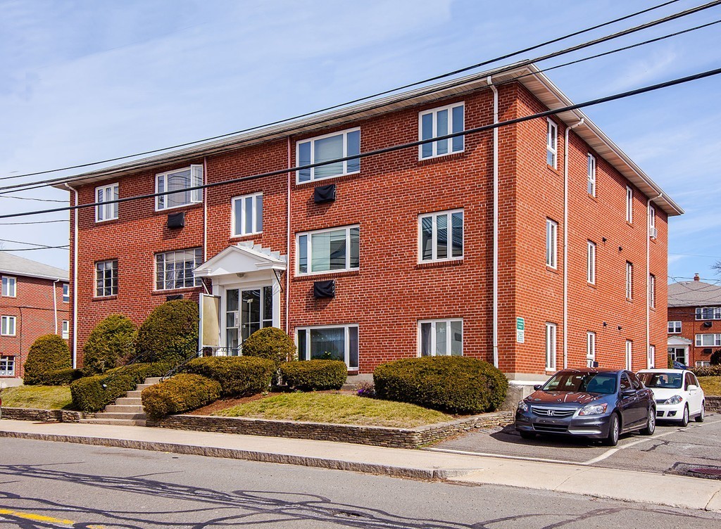 133 Warren Street, Unit 3 Watertown, MA 02472 - Photo 2 of 16