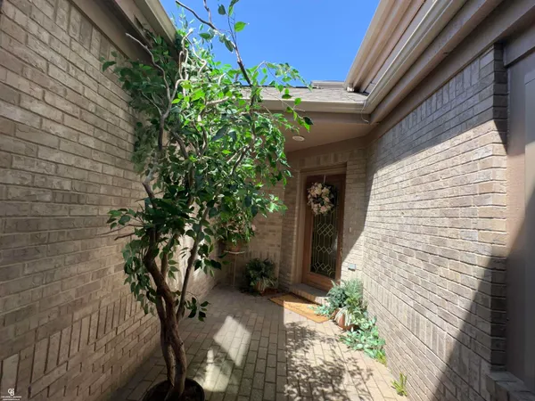 $2,900 | 26140 Harbour Pointe Drive South, Harrison Township, MI 48045