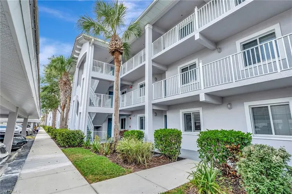 $2,125 | 7811 Regal Heron Circle, Unit 4102, Naples, FL 34104