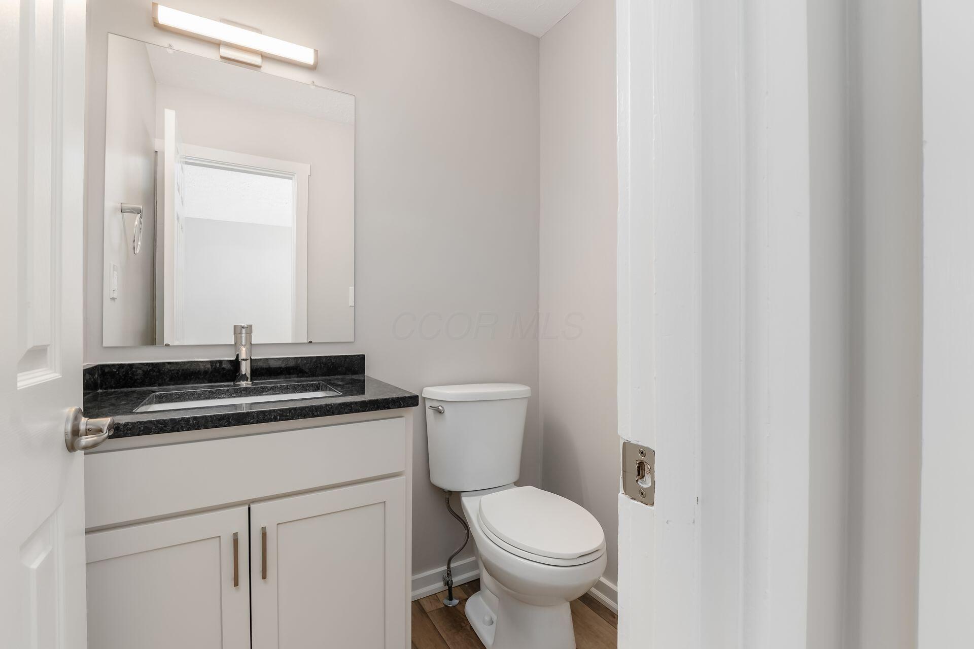 410 Edinburgh Road, Unit 410 Dublin, OH 43017 - Photo 5 of 22 Main Level Half Bath
