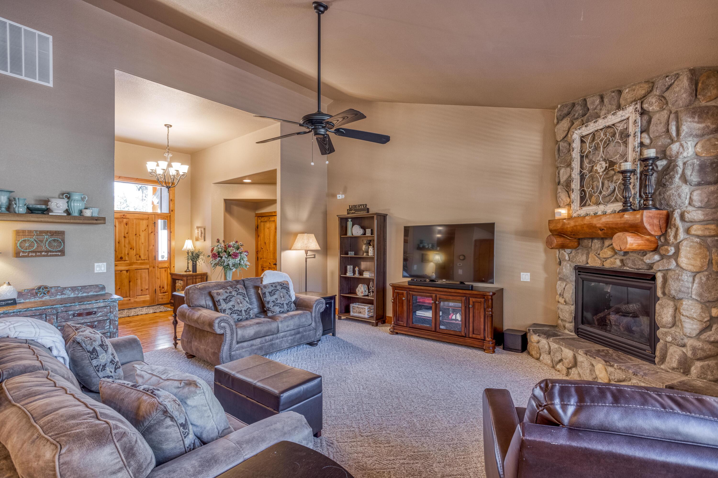 18160 Rager Mountain Lane Sunriver, OR 97707 - Photo 7 of 30 Rock gas Fireplace